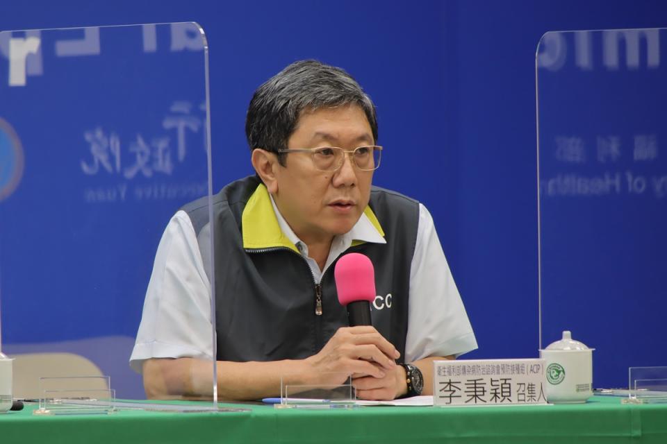 中央流行疫情指揮中心專家李秉穎今天直言「普篩沒用」，除了可能因潛伏期驗不出來、可能有民眾拒採，還得花上數十億元，不符成本效益，不如各界做好防疫。（檔案照）