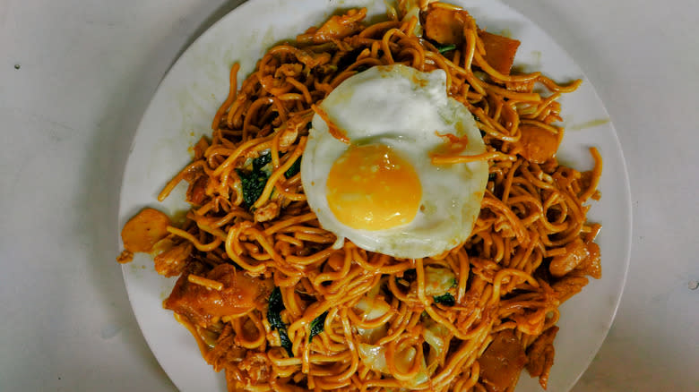 Stir fry with fried egg on top