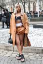 <p>L'influenceuse Lena Mahfouf au défilé Miu Miu prêt-à-porter automne-hiver 2023-2024 de la Fashion Week de Paris. (Photo by Vittorio Zunino Celotto/Getty Images)</p> 