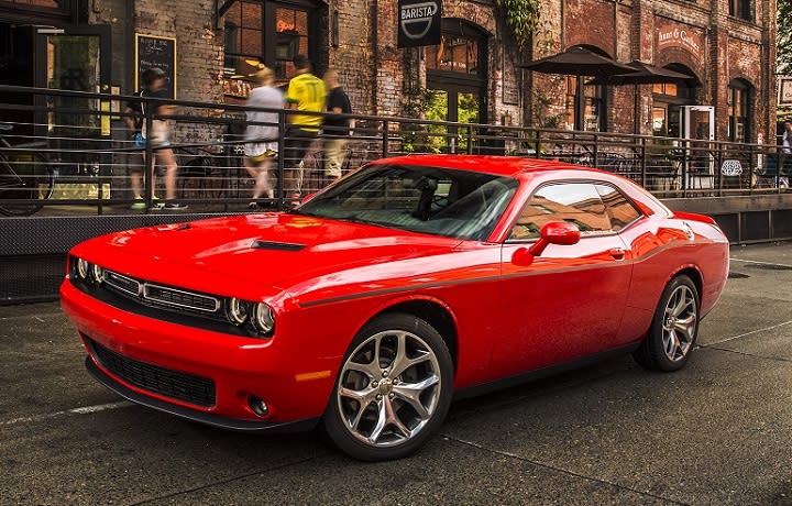 2016 Dodge Challenger SXT front quarter left photo