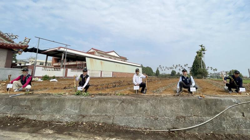 松柏嶺各界今植樹淨街　參山處打造櫻木花道秘境