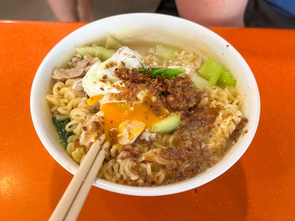 Hai Xian Zhu Zhou - Delicious Koka Noodles egg