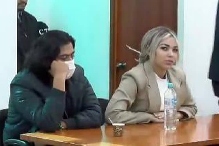 Nicolás Petro y Day Vasquez en la audiencia este martes en la Fiscalía, en Bogotá.