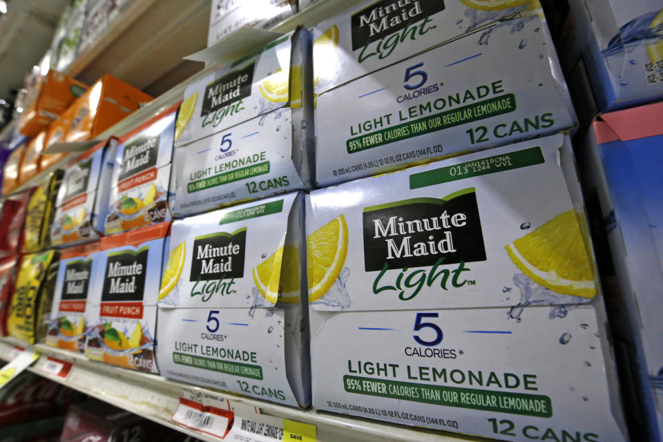 Muchas marcas de productos de alimentación han colocado el apellido de 'light' a muchos de sus productos por la creciente preocupación que hay en los consumidores por la alimentación sana. Foto: AP Photo/Gene J. Puskar.