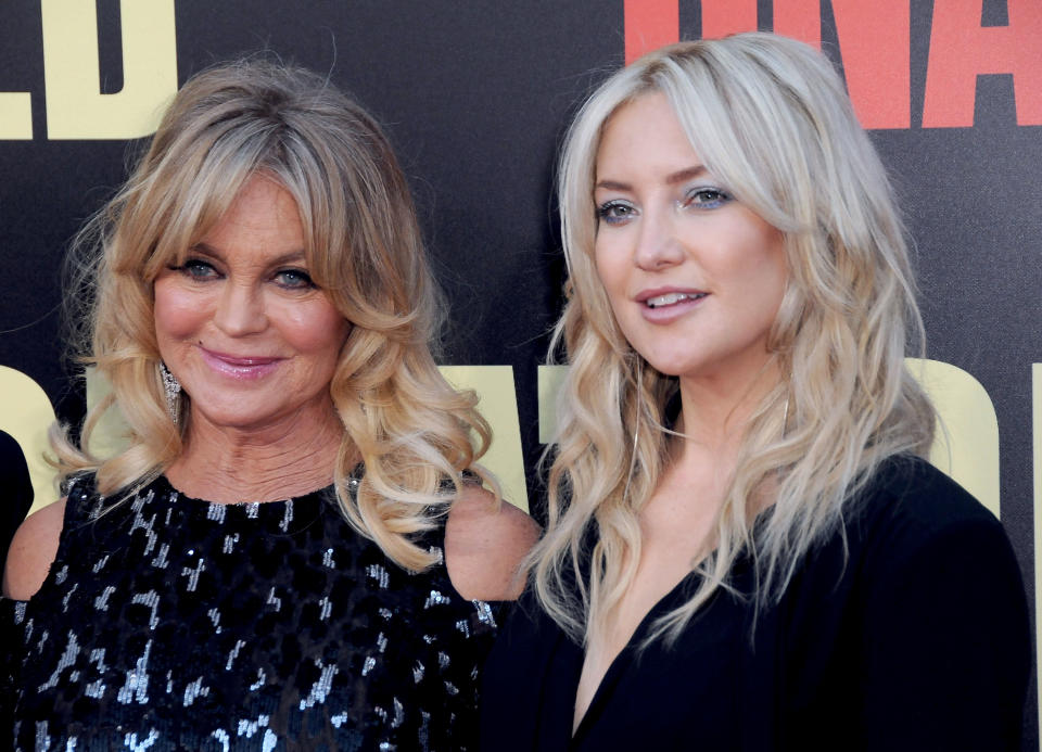 Kate Hudson (R) wished her mother Goldie Hawn (L) a happy 75th birthday. (Photo: Barry King/Getty Images)