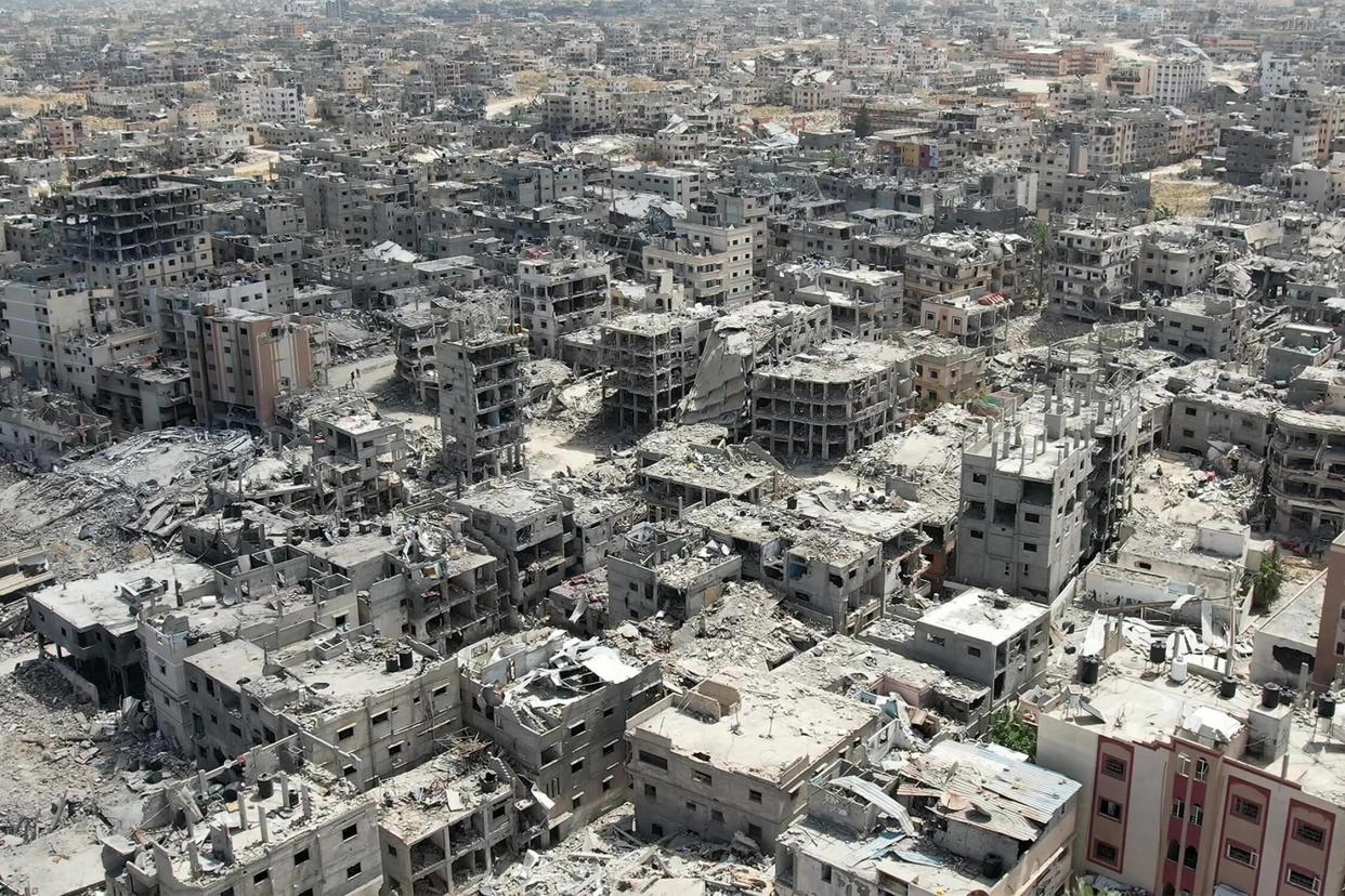 Vue aérienne de bâtiments détruits à Khan Yunis, dans le sud de la bande de Gaza, le 22 avril.