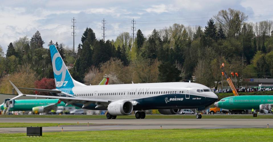 Oregon Emergency Landing (Copyright 2017 The Associated Press. All rights reserved.)