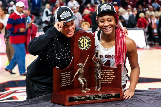 Dawn Staley, Kim Mulkey watch 2024 top prospect Jaloni Cambridge