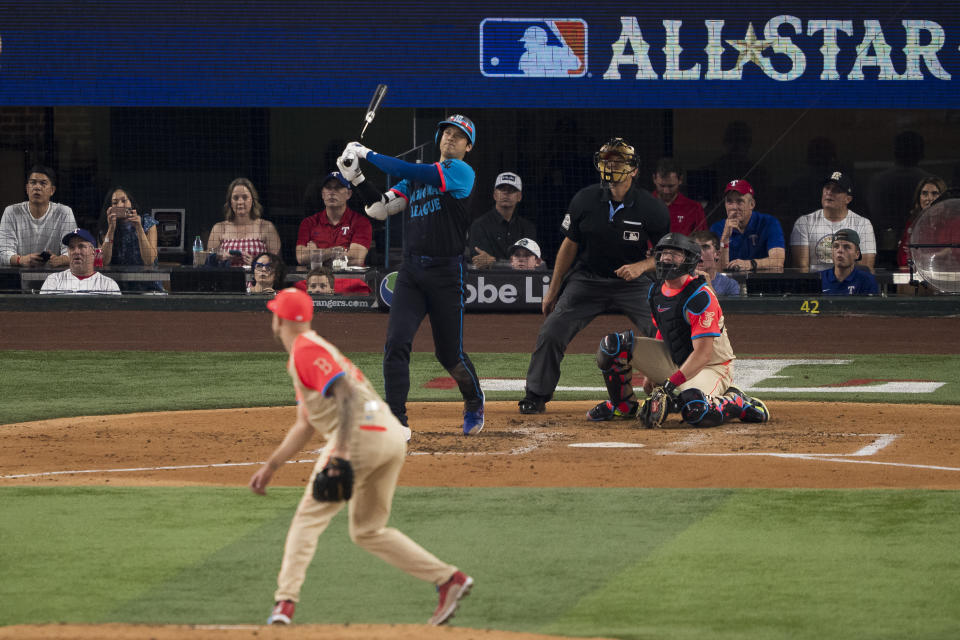 Choć stroje nie były zbyt ładne, Shohei Ohtani na pewno zdobył home runa po rzucie Tannera Houcka w Meczu Gwiazd 2024. (Zdjęcie: Matt Dirksen/Chicago Cubs/Getty Images)