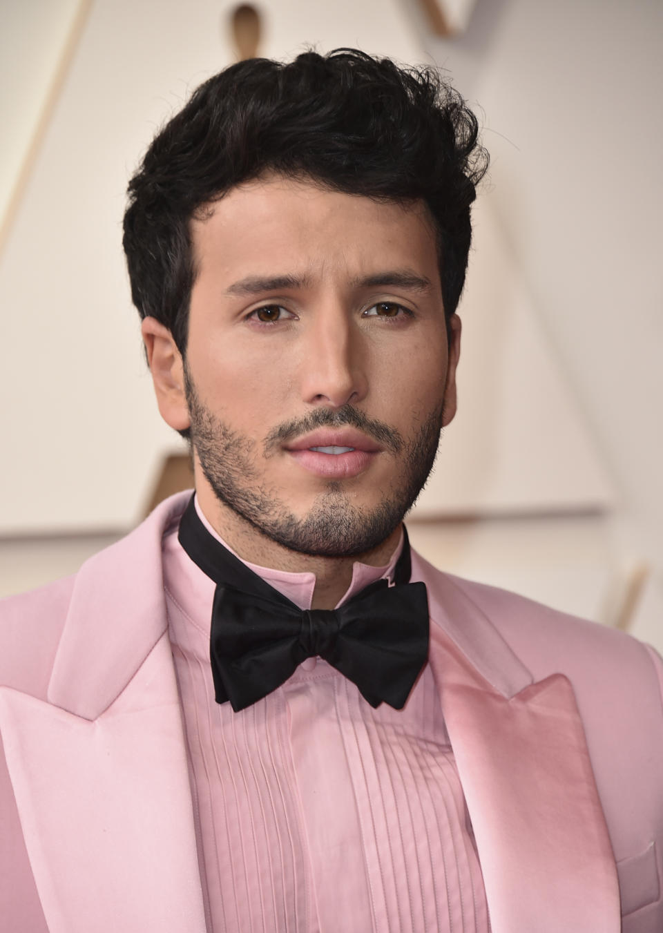 Sebastián Yatra llega a los Oscar el 27 de marzo de 2022 en el Teatro Dolby en Los Angeles. (Foto Jordan Strauss/Invision/AP)