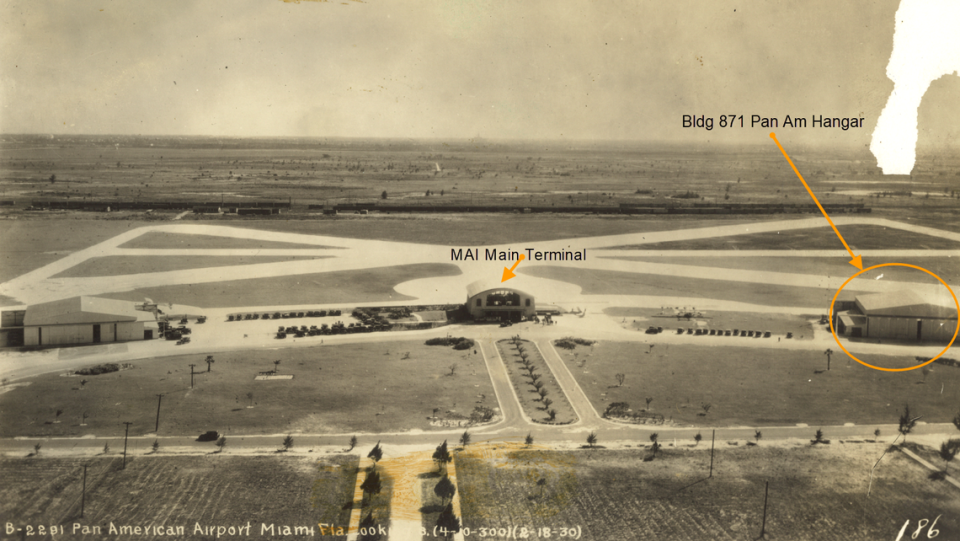 Una fotografía aérea de 1930 muestra la terminal original de Pan American Airway, en el centro, junto a Northwest 36th Street , en lo que hoy es el Aeropuerto Internacional de Miami. Un hangar de Pan Am de 1927, a la derecha, es hoy el único edificio que se conserva de los inicios del aeropuerto como Pan American Airport.