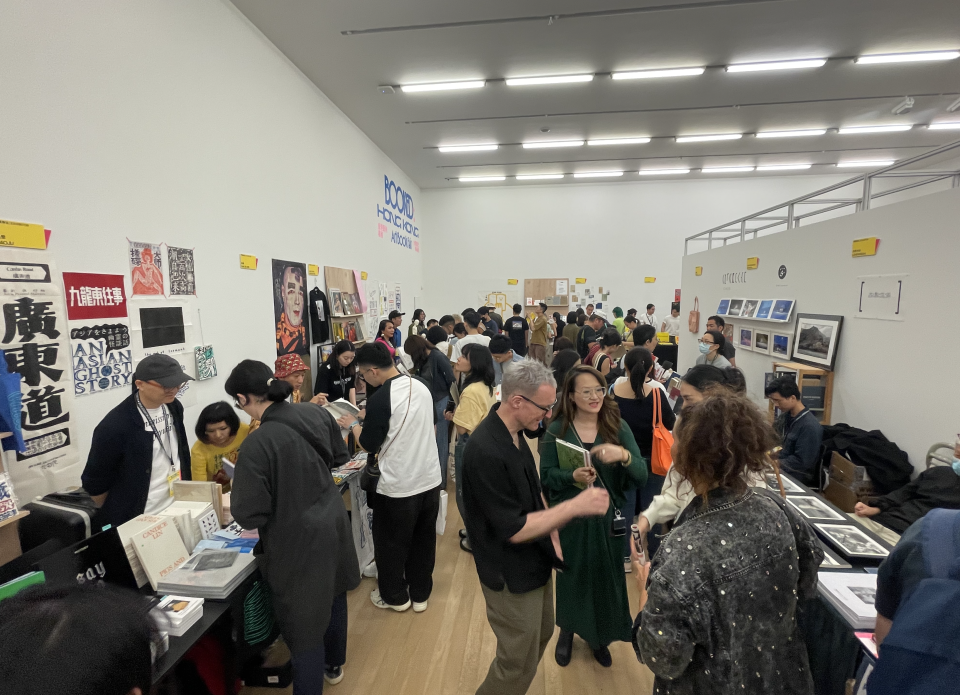 大館舉辦了「香港藝術書展」，吸引了大批內地旅客進場