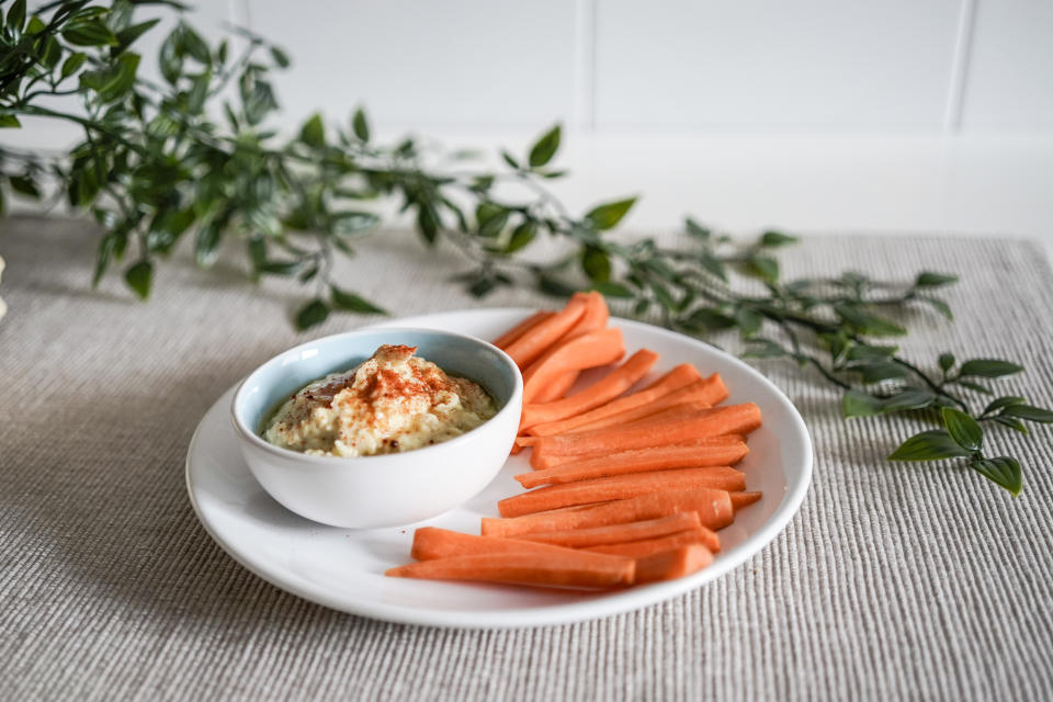 Carrots and homemade hummus are a great non-UPF snack. (Getty Images)
