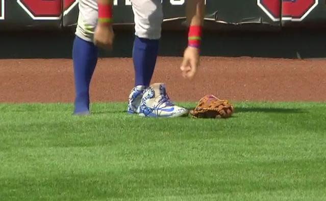 Kyle Schwarber sports green bracelet to support boy with rare disease -  ABC7 Chicago