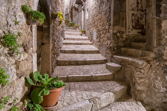 Stone alley in Abruzzo