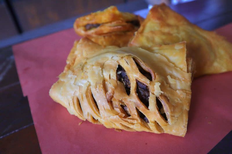 sha zah confectionery - beef rendang curry puff