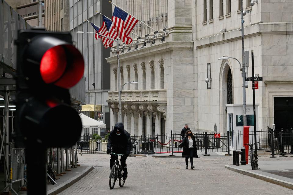 Los inversores han sufrido hoy una nueva jornada de infarto en Wall Street con la invasión de Rusia a Ucrania. Foto: ANGELA WEISS/AFP via Getty Images)
