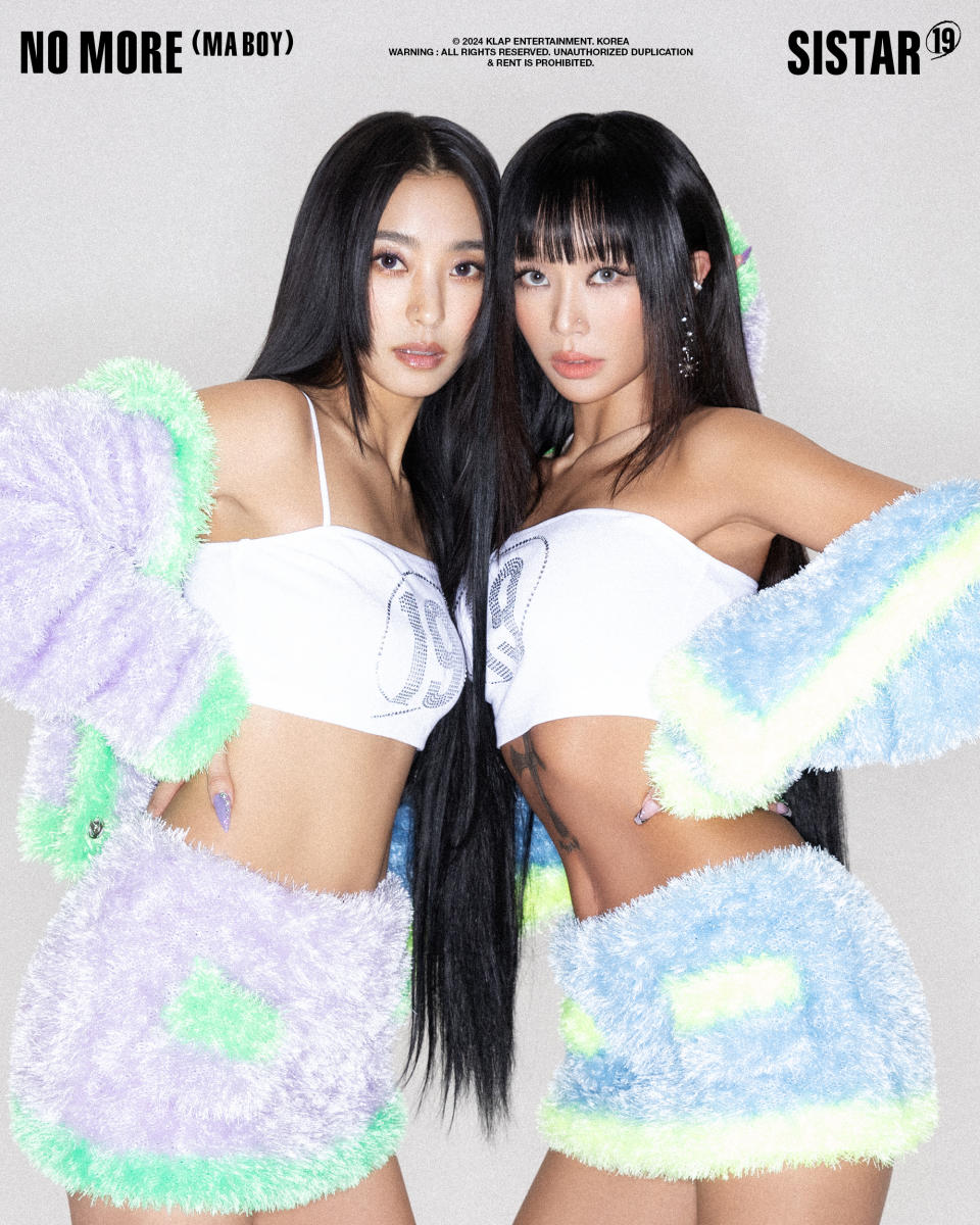 bora and hyolyn from sistar19 posing