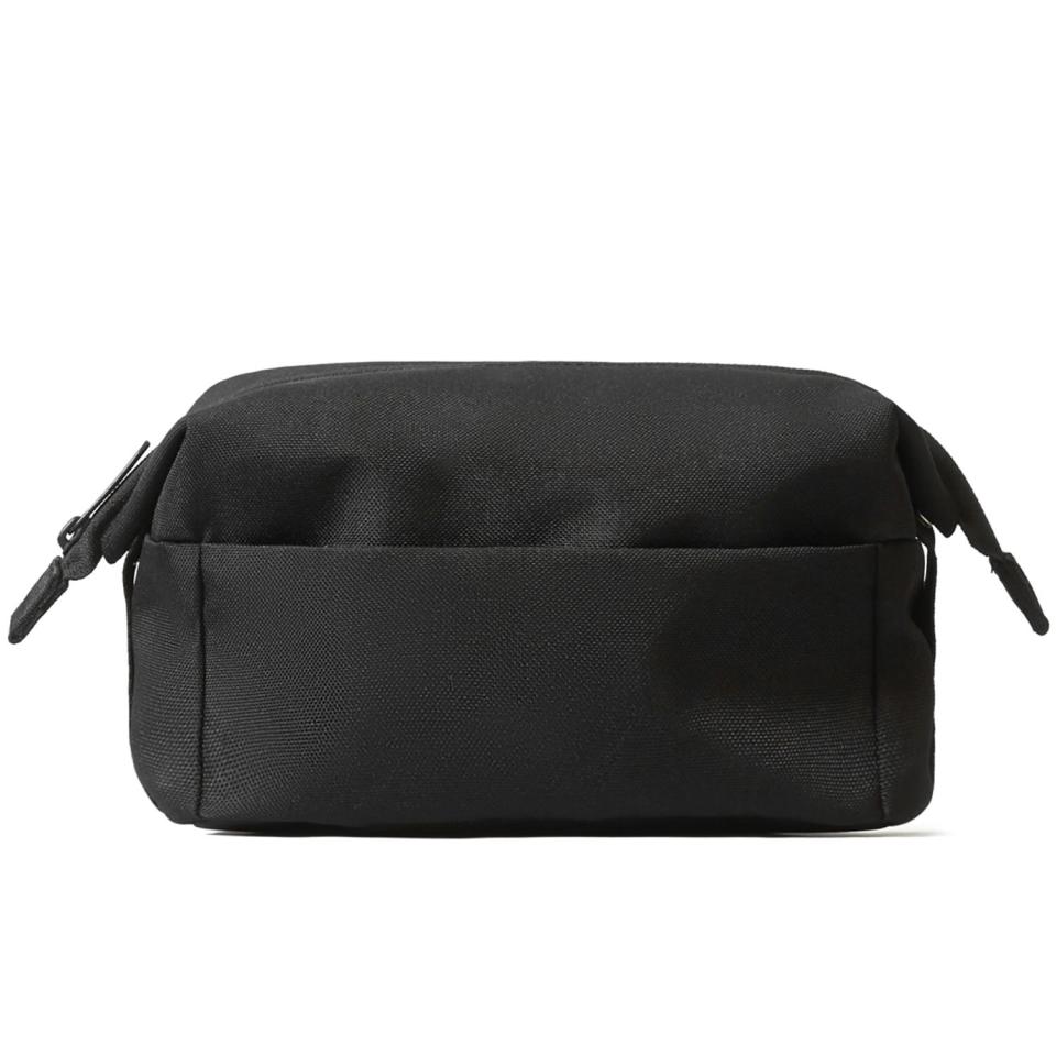 <p><a href="https://go.redirectingat.com?id=74968X1596630&url=https%3A%2F%2Fwww.everlane.com%2Fproducts%2Fwomens-renew-catchall-case-black&sref=https%3A%2F%2Fwww.bestproducts.com%2Flifestyle%2Fg60204006%2Fearth-day-gifts%2F" rel="nofollow noopener" target="_blank" data-ylk="slk:Shop Now;elm:context_link;itc:0;sec:content-canvas" class="link ">Shop Now</a></p><p>The ReNew Catch-All Case</p><p>everlane.com</p><p>$35.00</p>