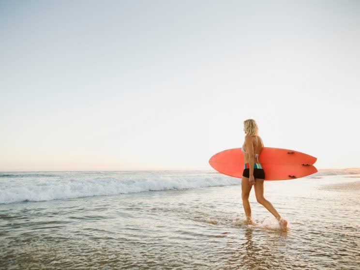 Praktische Surfkleidung für Frauen zu finden, ist nicht einfach. (Symbolbild: ddp Images)