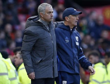 Britain Soccer Football - Manchester United v West Bromwich Albion - Premier League - Old Trafford - 1/4/17 Manchester United manager Jose Mourinho and West Bromwich Albion manager Tony Pulis Reuters / Andrew Yates Livepic