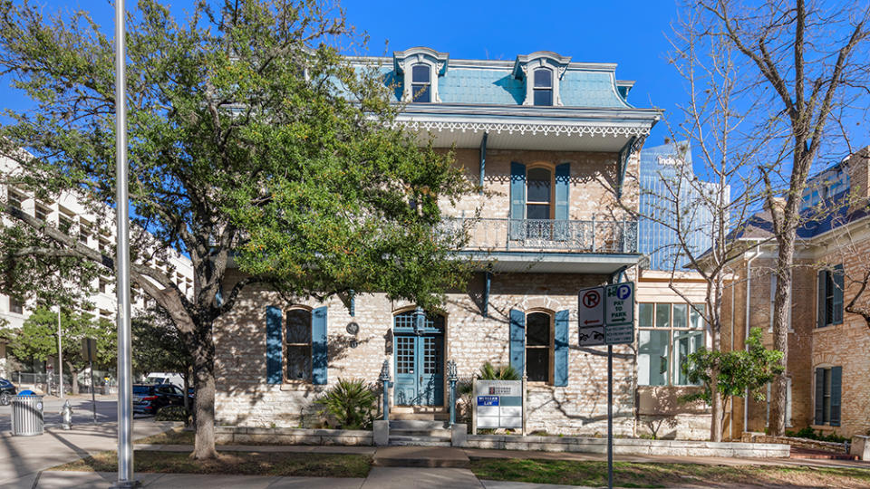 Downtown Austin listing home view from the street