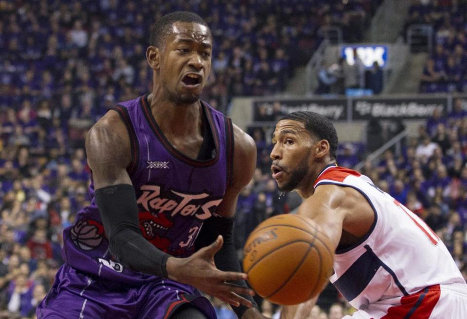  Terrence Ross, left, passes next to Washington Wizards&#39; Garrett Temple during the first half of an NBA basketball game Friday, Nov. 7, 2014, in Toronto. (AP Photo/The Canadian Press, Chris Young)