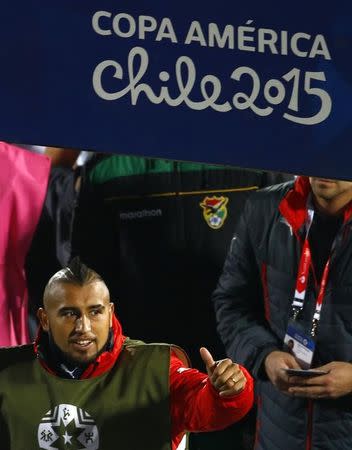 Chile's Arturo Vidal waves as he walks off the pitch after the first round Copa America 2015 soccer match against Bolivia at the National Stadium in Santiago, Chile, June 19, 2015. REUTERS/Ricardo Moraes