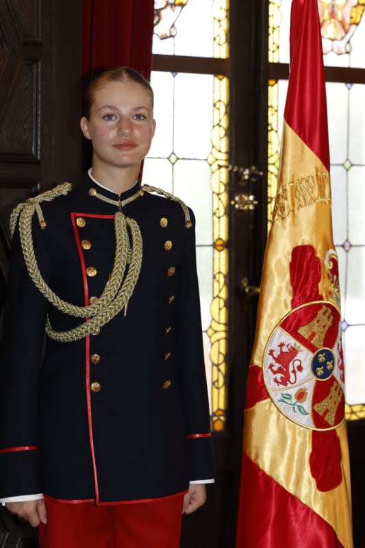 JURA BANDERA LEONOR  El uniforme de gala de la princesa Leonor en