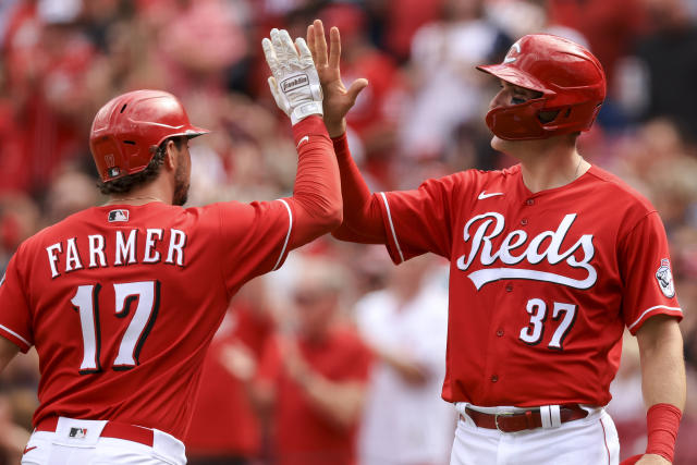 Kyle Farmer hits a game-tying homer and Tyler Stephenson walks the