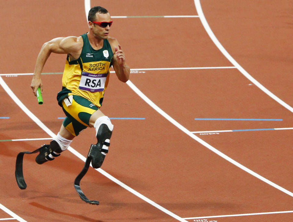 South Africa's Oscar Pistorius runs the final leg of the men's 4x400m relay final during the London 2012 Olympic Games at the Olympic Stadium August 10, 2012. REUTERS/David Gray (BRITAIN - Tags: OLYMPICS SPORT ATHLETICS) - RTR36NF1