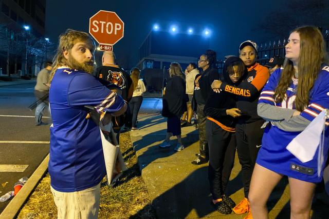 At downtown Cincinnati hospital, fans of Bills, Bengals gather to support  Damar Hamlin