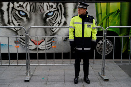 A policeman waits for a convoy transporting South Korean President Moon Jae-in to leave the Presidential Blue House for the inter-Korean summit, in Seoul, South Korea, April 27, 2018.