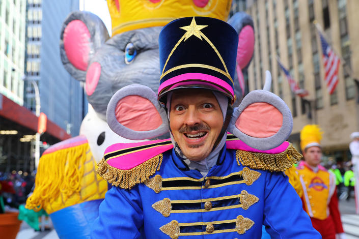 <p>A performer from “The Nutcracker and the Mouse King” smiles while entertaining the crowd along the parade route in the 91st Macy’s Thanksgiving Day Parade in New York, Nov. 23, 2017. (Photo: Gordon Donovan/Yahoo News) </p>