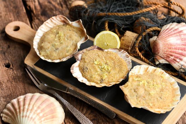 En entrée, vous prendrez bien mes Saint-Jacques gratinées