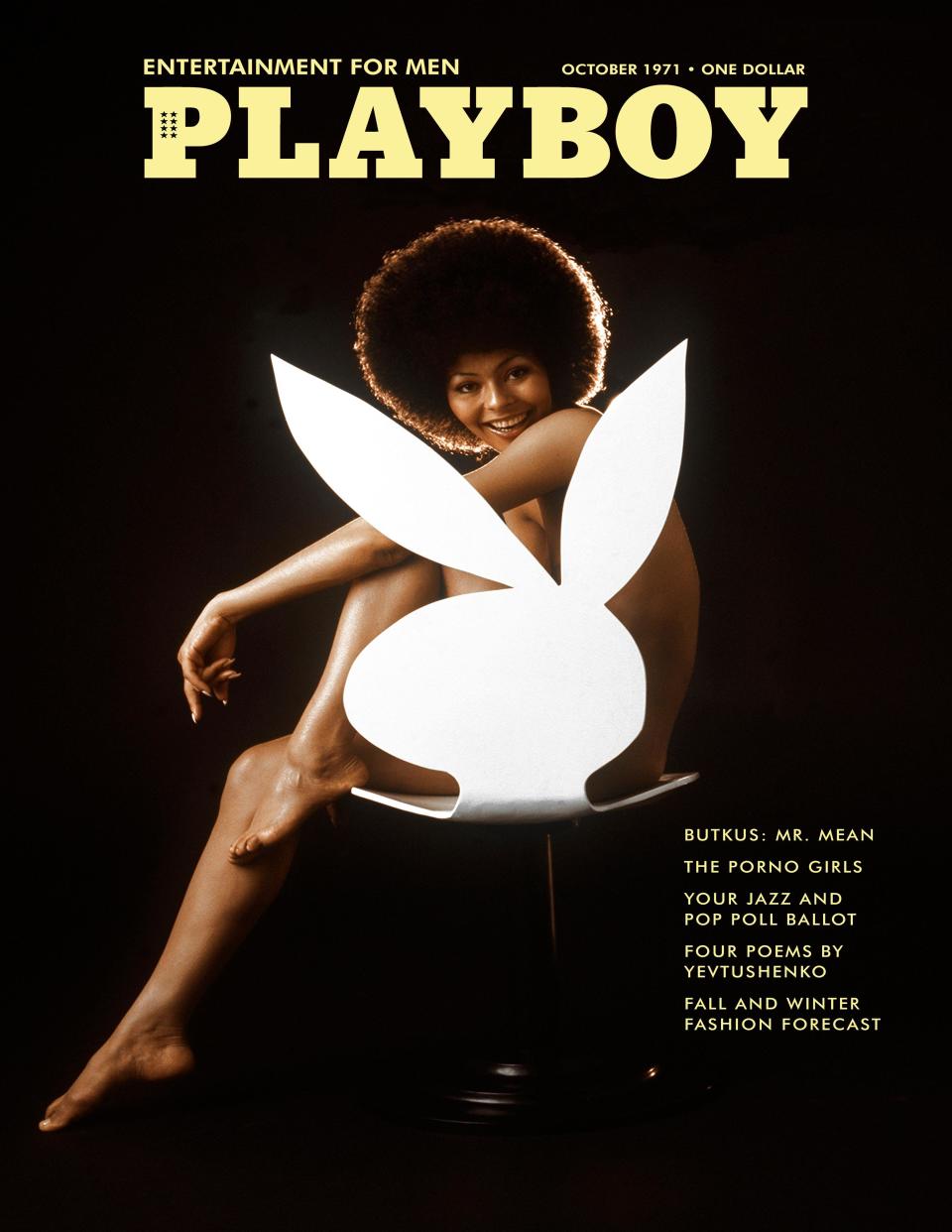 <p>Man kann über Playboy sagen, was man will, doch zumindest nahm das Magazin eine Pionierrolle ein, als es ein schwarzes Model aufs Titelblatt brachte. Als sie im Oktober 1971 das berühmte Cover zierte, wurde Darine Stern zur ersten dunkelhäutigen Frau, die es je auf diesen begehrten Platz geschafft hatte. <br><em>[Bild: Playboy]</em> </p>