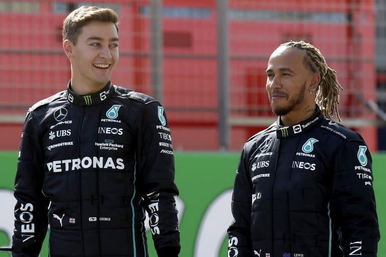 George Russell junto a Lewis Hamilton