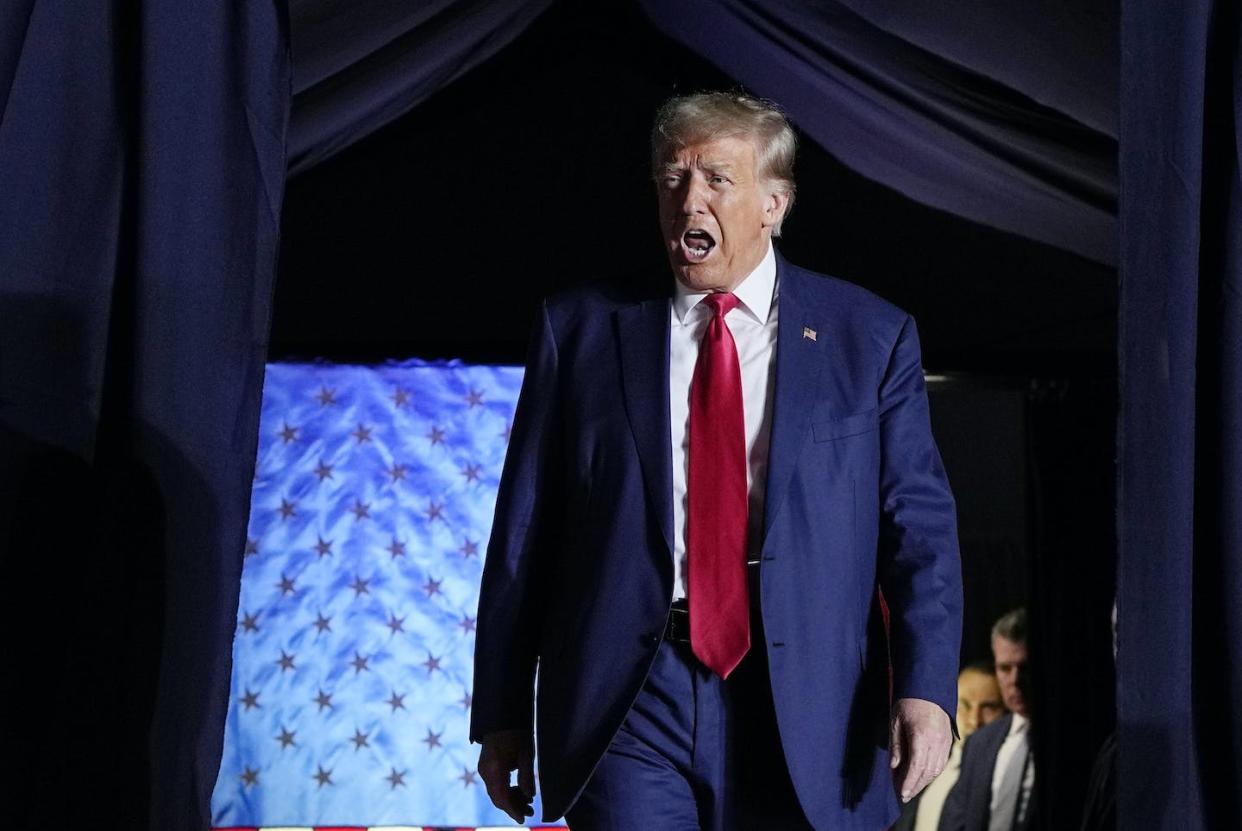 L'ancien président Donald Trump arrive à un meeting de campagne le 29 juillet en Pennsylvanie, quelques jours avant son inculpation pour avoir tenté de renverser les résultats de l'élection présidentielle de 2020. (AP Photo/Sue Ogrocki)