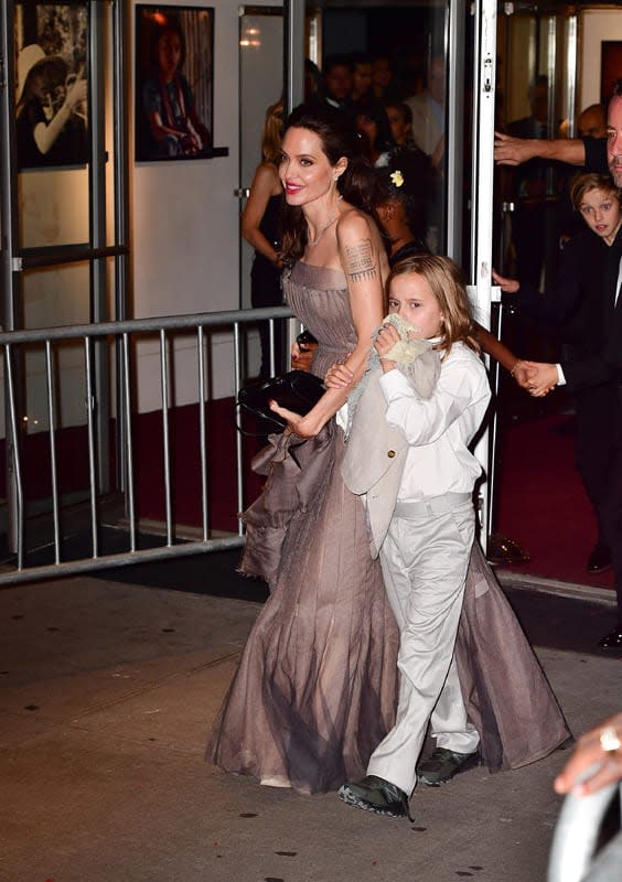 Angelina Jolie con su hija Vivienne