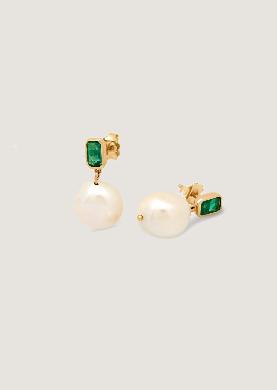 <p><a href="https://go.redirectingat.com?id=74968X1596630&url=https%3A%2F%2Fkinnstudio.com%2Fcollections%2Femeralds%2Fproducts%2Fceline-baroque-pearl-earrings-emerald&sref=https%3A%2F%2F" rel="nofollow noopener" target="_blank" data-ylk="slk:Shop Now;elm:context_link;itc:0;sec:content-canvas" class="link ">Shop Now</a></p><p>Celine Baroque Pearl Earrings</p><p>kinnstudio.com</p><p>$1920.00</p><span class="copyright">Kinn</span>