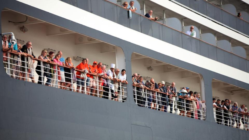 Passagiere auf dem Kreuzfahrtschiff «Westerdam»: Das Coronavirus trifft die Reisebranche hart.