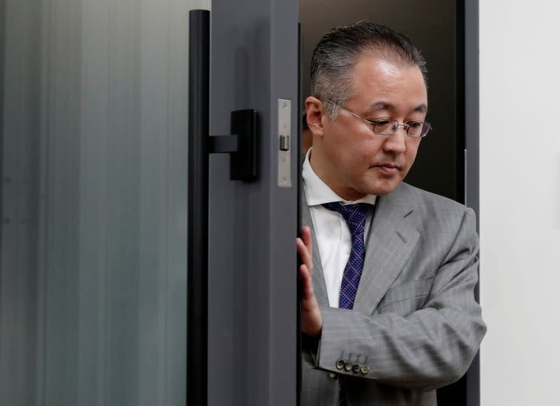 Japanese journalist Noriyuki Yamaguchi enters a news conference room after a court verdict ordered in Tokyo