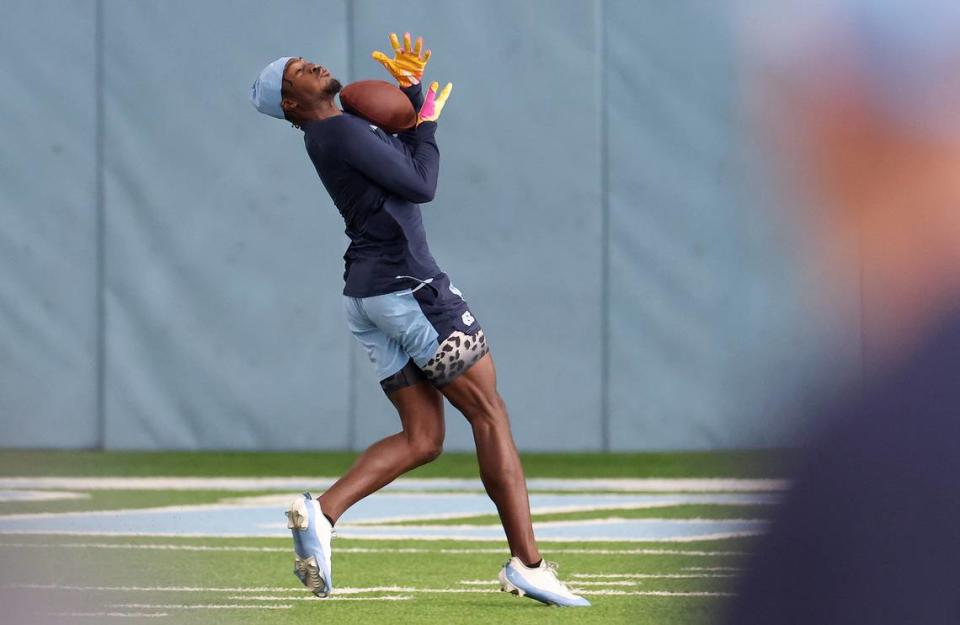 Wide receiver Tez Walker catches a deep pass from quarterback Drake Maye during the Carolina Football Pro Day at UNC Chapel Hill’s Koman Indoor Practice Facility on Thursday, March 28, 2024. JEFF SINER/jsiner@charlotteobserver.com