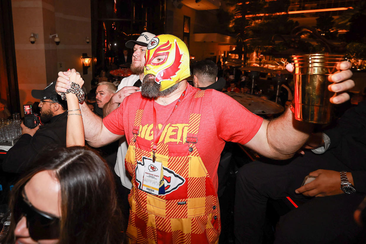 Jason Kelce Vows to Return Super Bowl Luchador Mask to Texas Teen