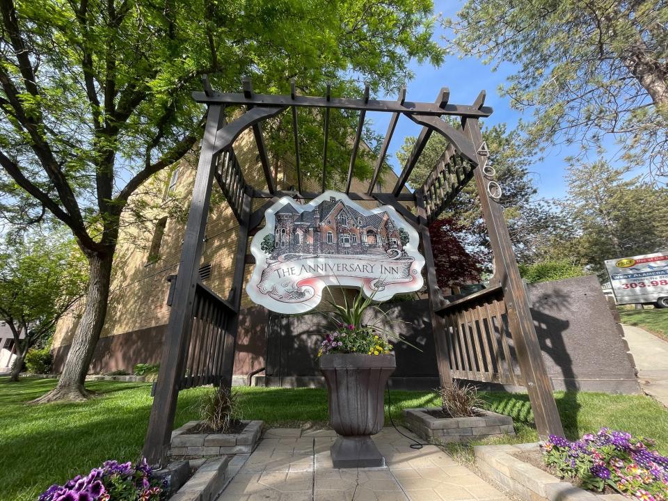 The entrance sign to the Anniversary Inn.