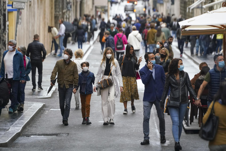 Covid, morti indirette: in Lombardia sono oltre 10mila (AP Photo/Andrew Medichini)