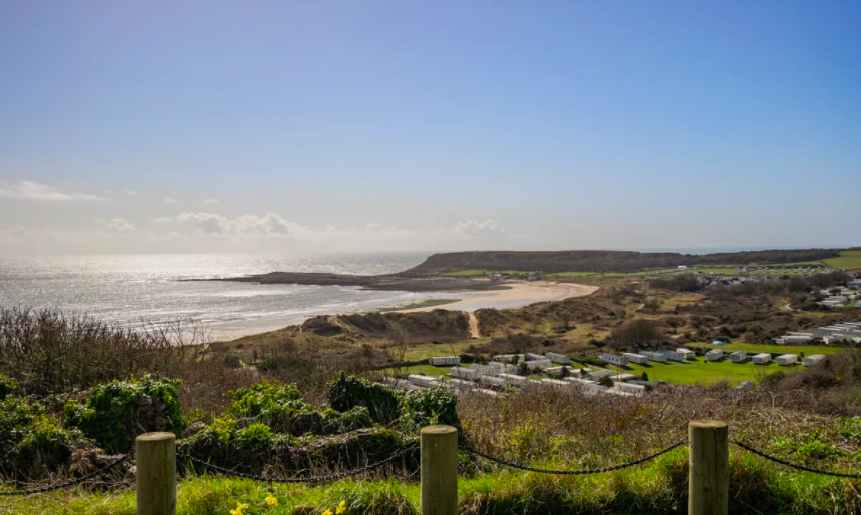 <p>Just look at those glorious sea views! Imagine waking up to the glistening ocean everyday... </p>