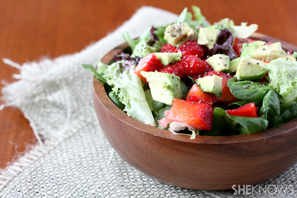 Strawberry salad wth poppyseed dressig