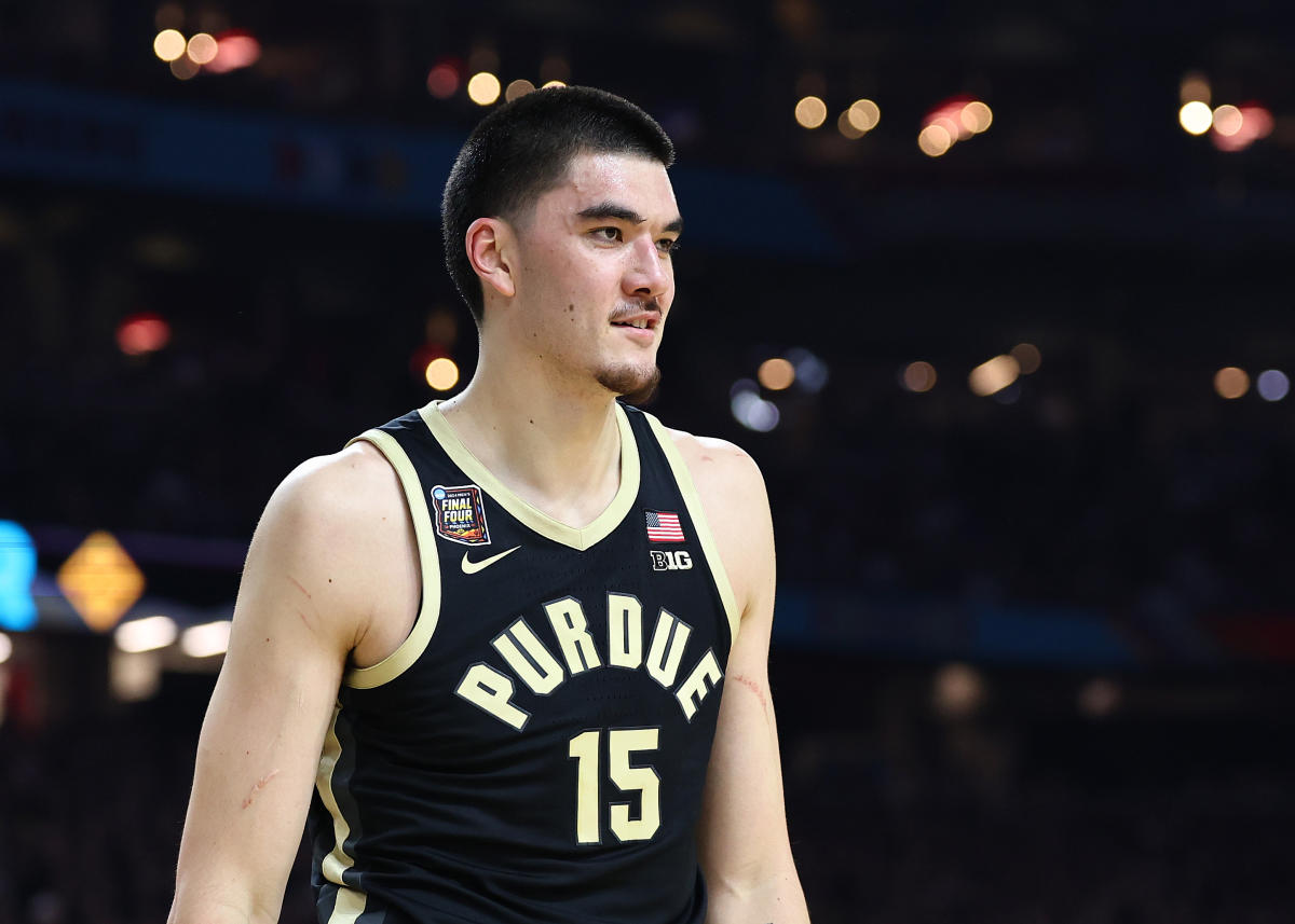 La star de Purdue, Zach Edey, annonce son intention de participer au repêchage de la NBA après le match pour le titre national