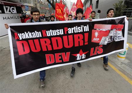 College students march during a demonstration against Turkey's ruling Ak Party (AKP) and Prime Minister Tayyip Erdogan in Ankara December 21, 2013. REUTERS/Umit Bektas